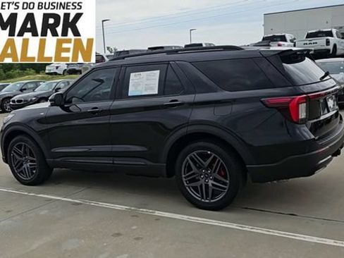 Used 2025 Ford Explorer ST-Line w/ ST-Line Street Pack AWD/4WD image 6