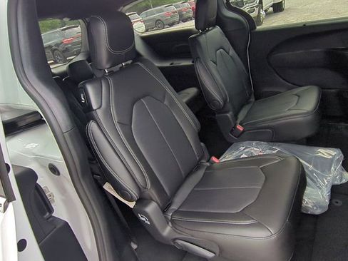 New 2026 Chrysler Voyager LX image 31