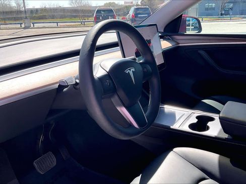 Used 2024 Tesla Model Y Long Range image 17