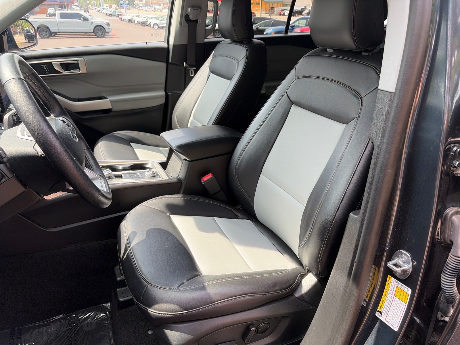 Used 2024 Ford Explorer XLT w/ Equipment Group 202A AWD/4WD image 14