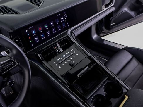 Certified 2025 Porsche Panamera w/ Premium Package RWD image 17