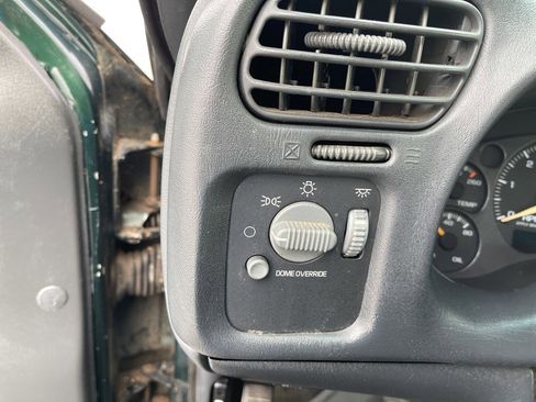 Used 2002 Chevrolet S10 Pickup LS w/ LS Preferred Equipment Group image 18