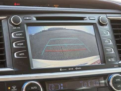 Used 2017 Toyota Highlander XLE image 10