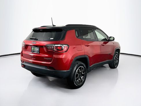 Used 2025 Jeep Compass Trailhawk AWD/4WD image 9