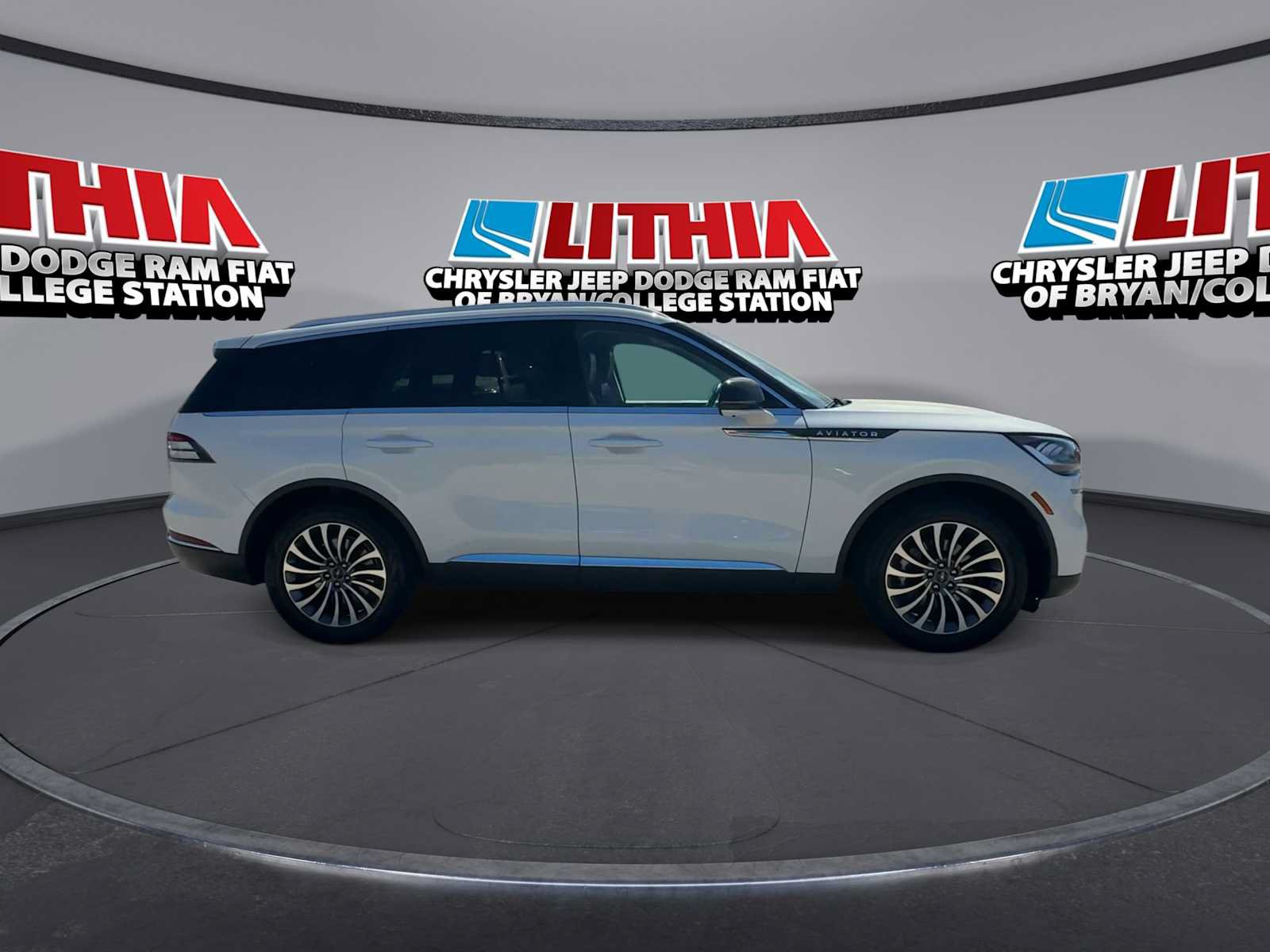 Used 2020 Lincoln Aviator Reserve w/ Elements Package Plus AWD/4WD image 9