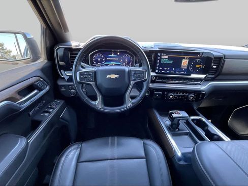 Used 2023 Chevrolet Silverado 1500 High Country w/ Z71 Off-Road Package AWD/4WD image 6