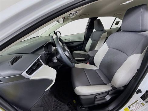 Certified 2025 Toyota Corolla LE image 5