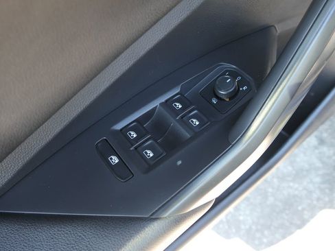 Used 2019 Volkswagen Jetta R-Line image 13