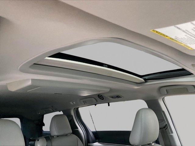 Used 2017 Toyota Sienna XLE FWD image 17