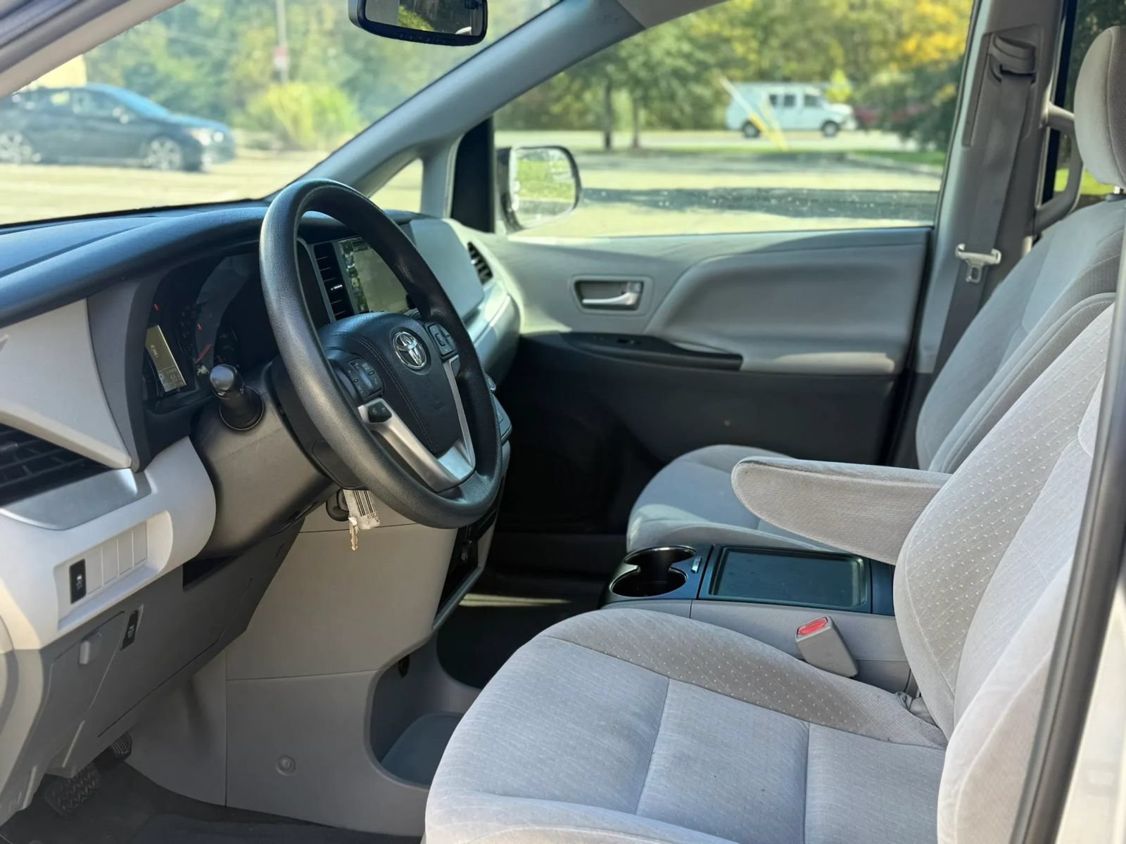 Used 2017 Toyota Sienna LE FWD image 10