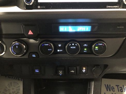 Used 2022 Toyota Tacoma TRD Sport image 28