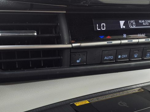 Certified 2023 Toyota Sienna XSE w/ XSE Plus Package FWD image 21
