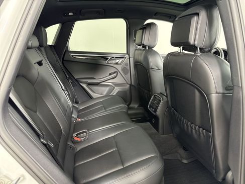Certified 2023 Porsche Macan AWD/4WD image 24