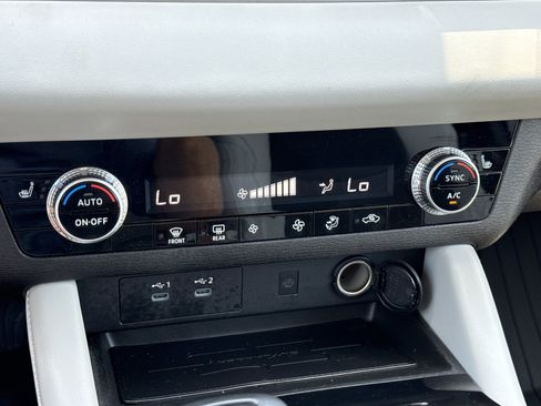 Used 2025 Mitsubishi Outlander SE FWD image 29