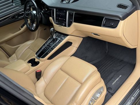 Used 2018 Porsche Macan AWD/4WD image 25