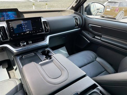 Used 2025 Ford Expedition Platinum w/ Stealth Appearance Package image 26