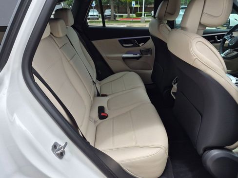 Used 2025 Mercedes-Benz GLC 350e 4MATIC image 23