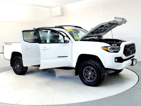 Used 2023 Toyota Tacoma TRD Sport image 12