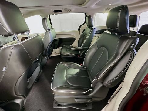 Used 2022 Chrysler Pacifica Limited FWD image 33