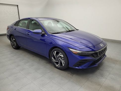 Used 2025 Hyundai Elantra SEL image 11