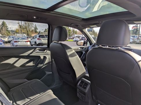 Certified 2022 Volkswagen Tiguan SEL R-Line image 36