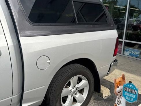 Used 2019 RAM 1500 Classic SLT AWD/4WD image 2