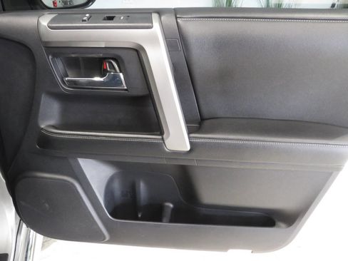 Used 2014 Toyota 4Runner Limited AWD/4WD image 25