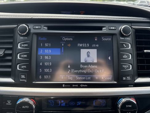 Used 2018 Toyota Highlander Limited AWD/4WD image 17