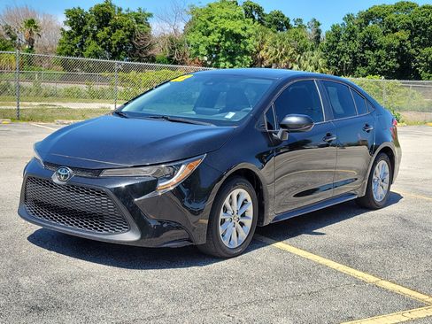 Used 2022 Toyota Corolla LE w/ LE Convenience Package FWD image 2
