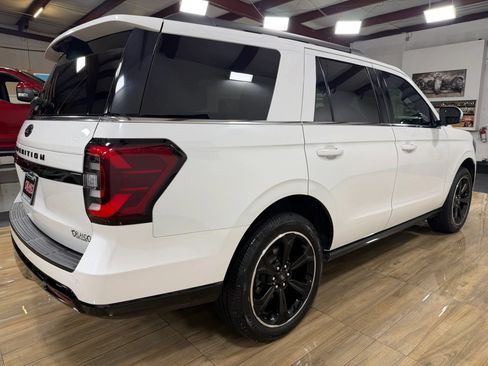 Used 2024 Ford Expedition Limited AWD/4WD image 5