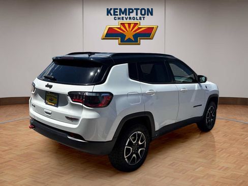 Used 2025 Jeep Compass Trailhawk AWD/4WD image 6