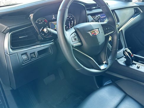 Used 2025 Cadillac XT6 Luxury image 9