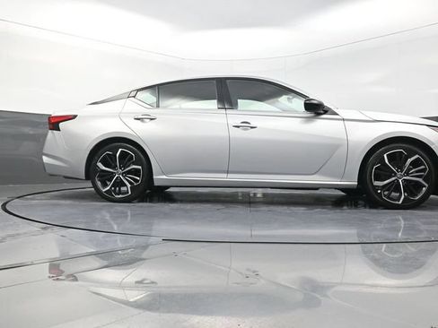 Used 2024 Nissan Altima 2.5 SR FWD image 38