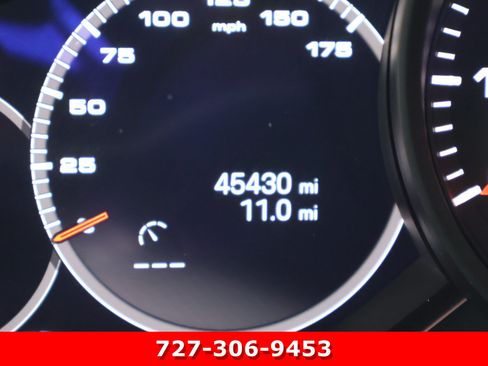 Used 2022 Porsche Cayenne AWD/4WD image 25