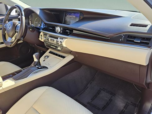 Used 2017 Lexus ES 350 w/ Luxury Package image 16