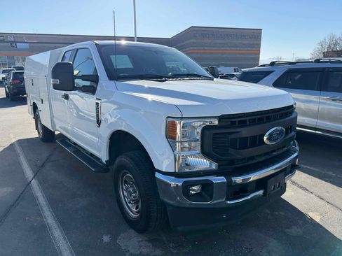 Used 2022 Ford F250 XL w/ Power Equipment Group image 3