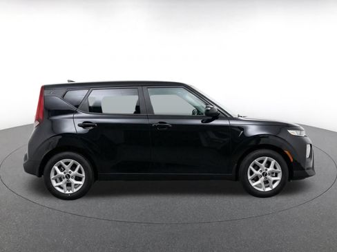 Used 2025 Kia Soul LX w/ LX Technology Package FWD image 10
