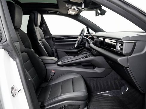 Used 2025 Porsche Macan Electric image 22