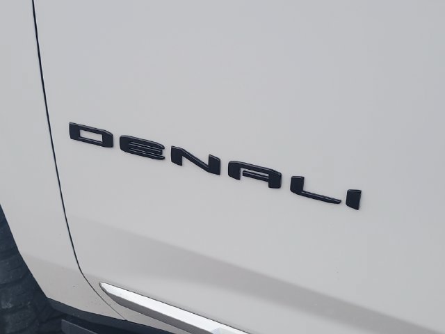 Used 2024 GMC Yukon Denali w/ Denali Reserve Package AWD/4WD image 9
