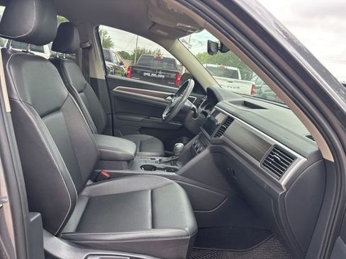 Used 2021 Volkswagen Atlas SE FWD image 11