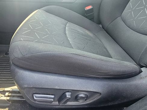 Used 2020 Toyota RAV4 XLE w/ Convenience Package FWD image 16