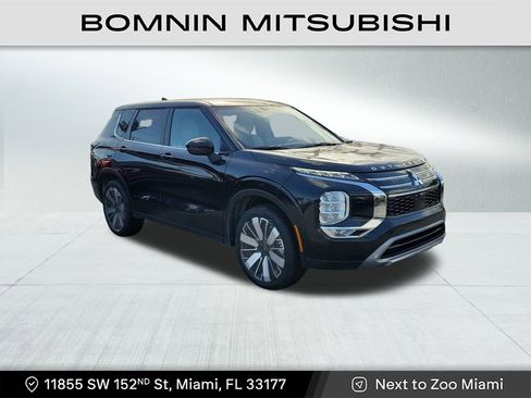 New 2026 Mitsubishi Outlander SE image 1