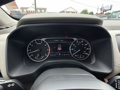 Used 2025 Nissan Rogue SV FWD image 28