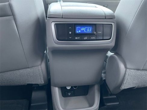 Used 2015 Toyota Highlander Limited image 26