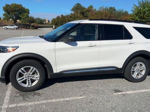 Used 2022 Ford Explorer XLT w/ Equipment Group 202A image 31