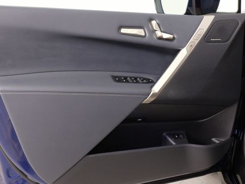 Used 2024 BMW iX xDrive50 w/ Premium Package image 27