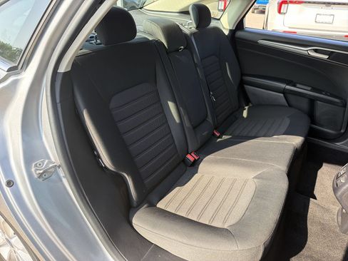 Used 2020 Ford Fusion SE FWD image 19