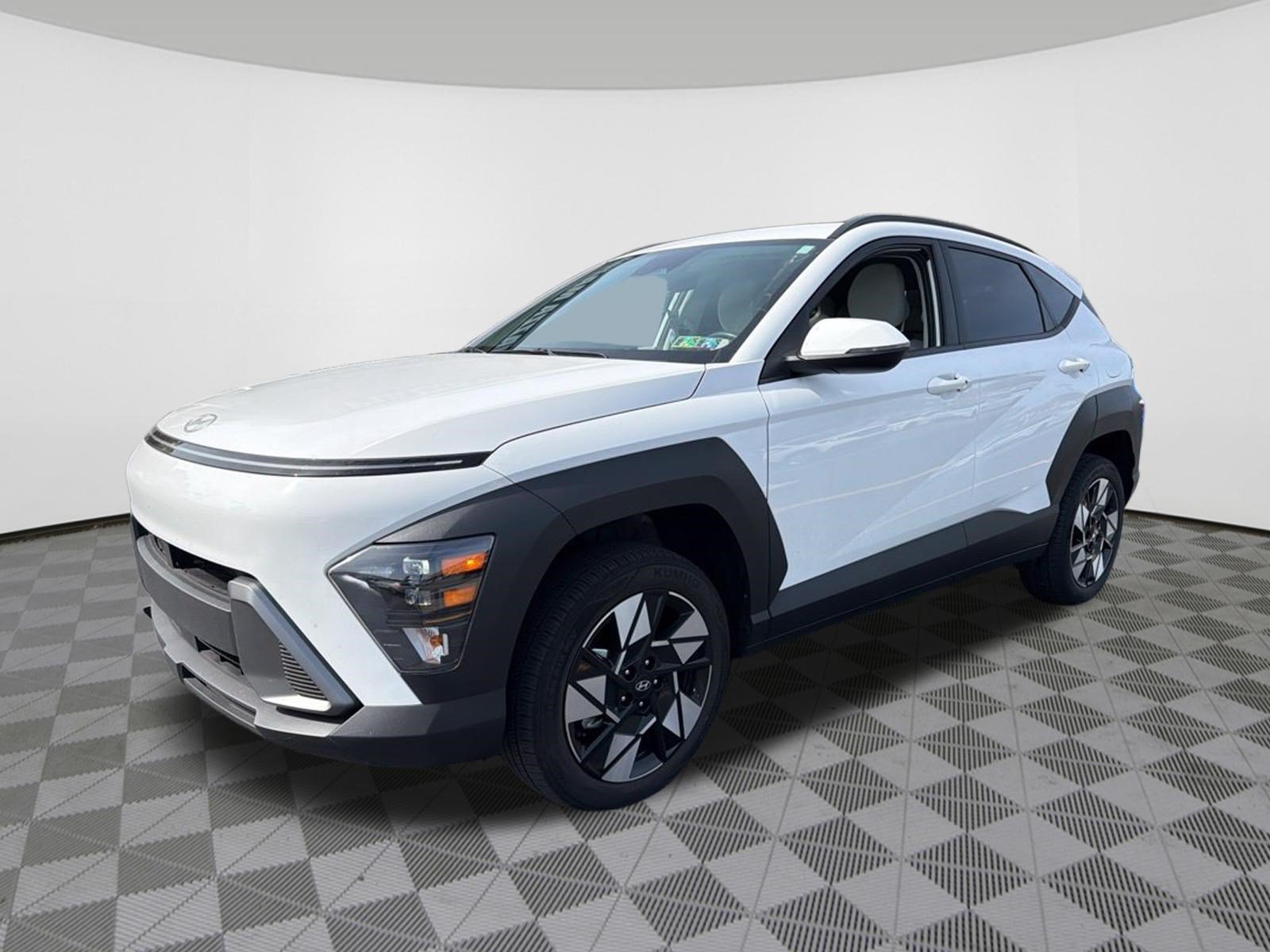 Used 2024 Hyundai Kona SEL AWD/4WD image 3