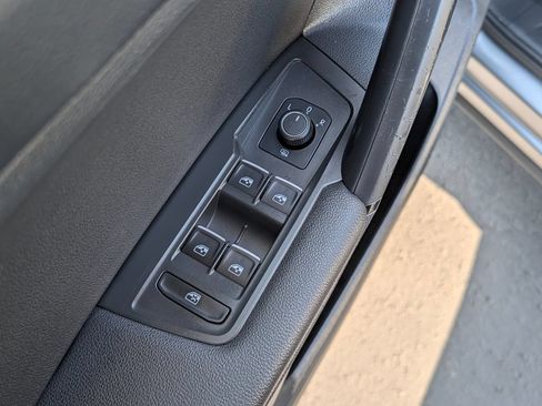 Used 2019 Volkswagen Tiguan SE FWD image 19