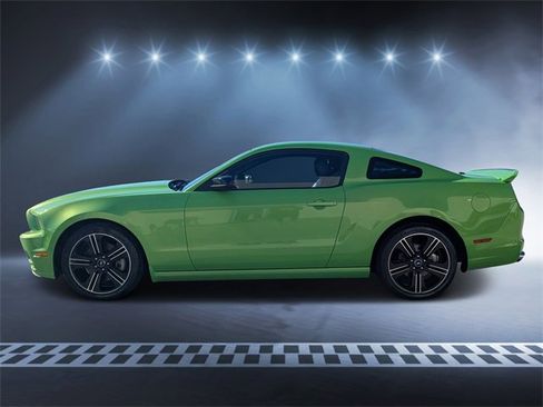 Used 2013 Ford Mustang Premium w/ V6 Performance Pkg image 4